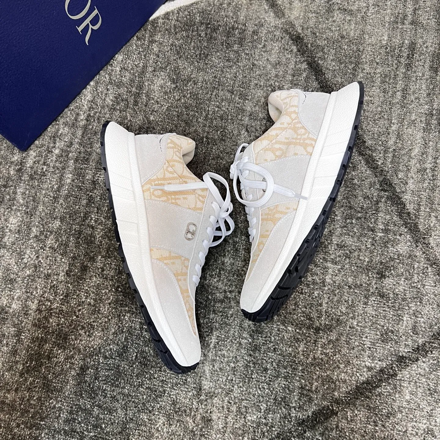 Factory price: 438💰【DIAo·Dior】Original quality.~ Unique modern style sneakers. 🏃A must-have casual shoe for trendy men😍😍 Original brand imported from Italy, imported original leather, sheep lining (refuses to discolor and grind feet) Sole: Original sole provided by the original factory, French lazy style design ⚠️Fit to the feet, original quality, super comfortable original sole. It’s like shooting the real thing 🎬The real thing is better, high-quality sneakers, size: 38-44, custom-made 45